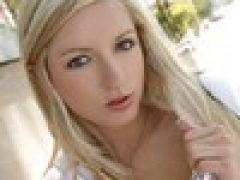 正体はストレートの金髪を振り乱して感じまくるエロ女教師  カイリー  |美魔女のエロさに誘惑されて